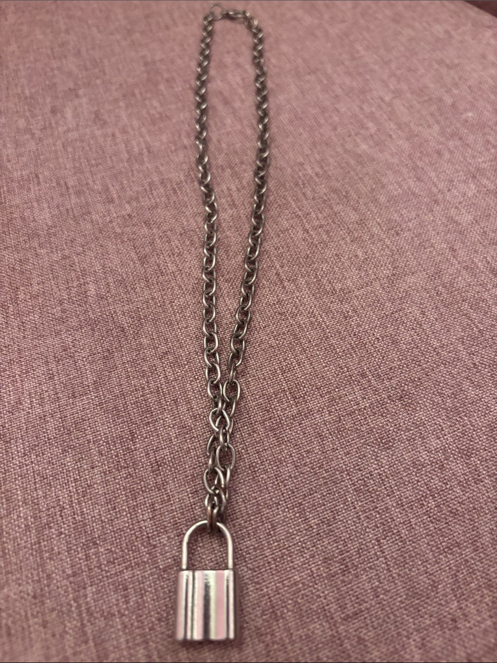 SHEIN Silver Padlock Pendant Chain Necklace